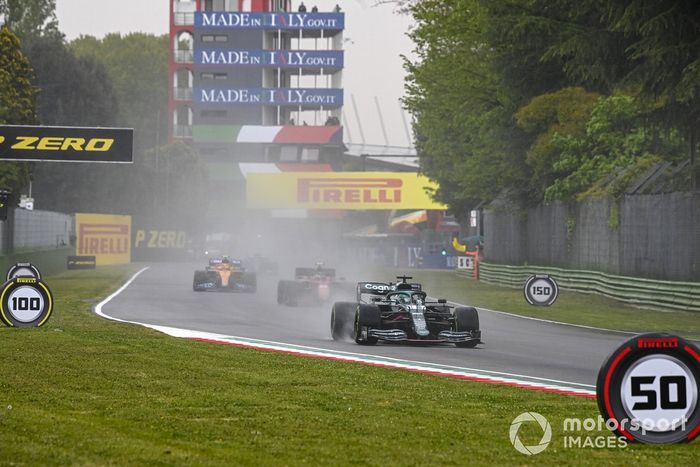 Lance Stroll, Aston Martin AMR21, Carlos Sainz Jr., Ferrari SF21, Lando Norris, McLaren MCL35M