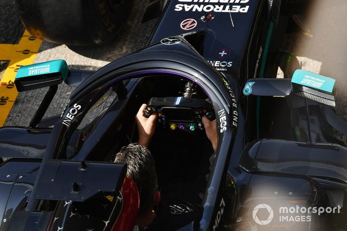 Mercedes practica un pitstop