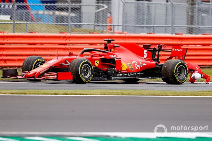 Sebastian Vettel, Ferrari SF1000 se retira de la práctica tras un fallo en el monoplaza