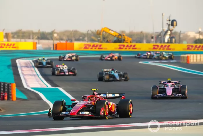 Carlos Sainz, Ferrari SF-24, Pierre Gasly, Alpine A524, George Russell, Mercedes F1 W15