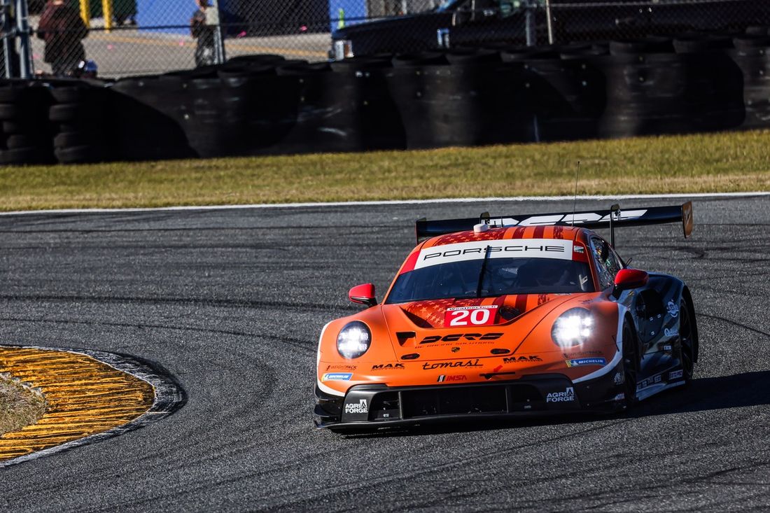 #20 Proton Competition Porsche 911 GT3 R (992): Claudio Schiavoni, Matteo Cressoni, Richard Lietz, Thomas Preining