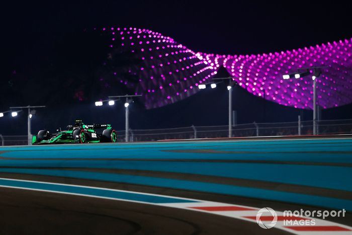 Zhou Guanyu, Stake F1 Team KICK Sauber C44