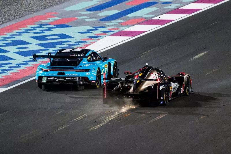 #92 Manthey 1St Phorm Porsche 911 Gt3 R LMGT3 : Ryan Hardwick, Riccardo Pera, Richard Lietz, #12 Cadillac Hertz Team Jota Cadillac V-Series.R : Alex Lynn, Norman Nato, Will Stevens
