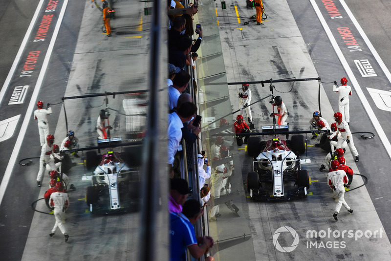 Charles Leclerc, Sauber C37 pit stop