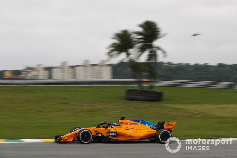 Alonso muestra su frustración en la radio
