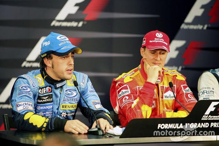 Michael Schumacher, Ferrari 248F1, Fernando Alonso, Renault R26