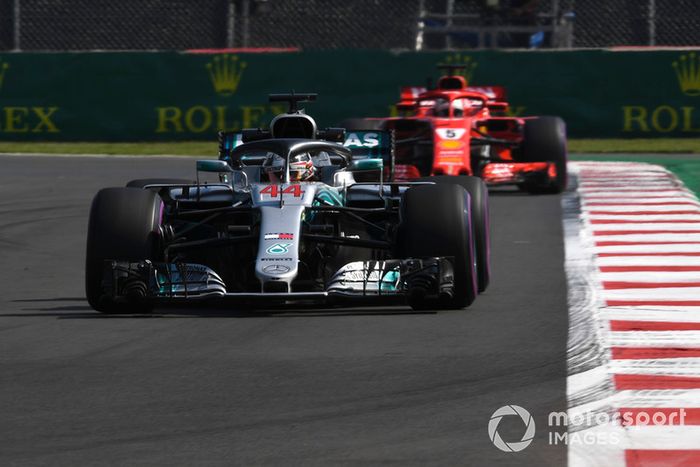 Lewis Hamilton, Mercedes AMG F1 W09 EQ Power+ y Sebastian Vettel, Ferrari SF71H 