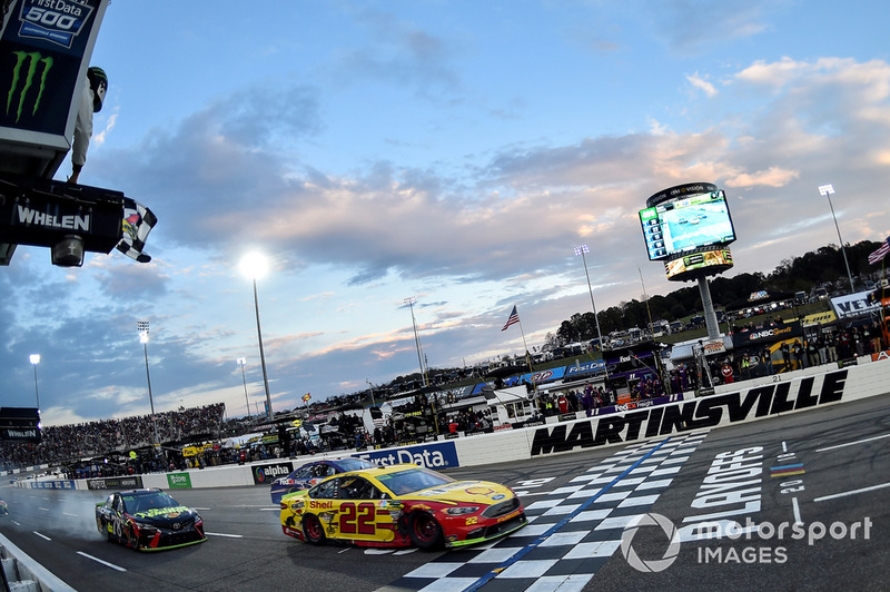 #10: Joey Logano vs. Martin Truex Jr. - 0,107 Sekunden
