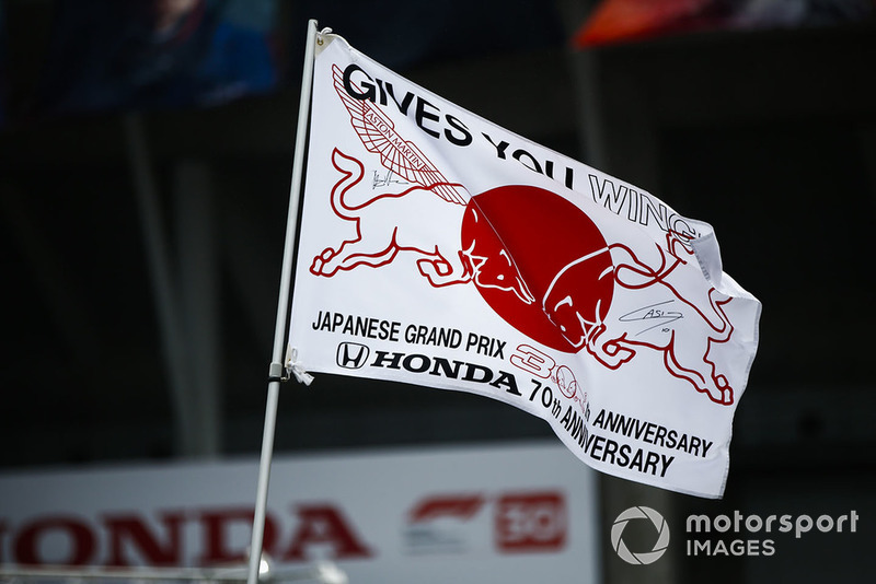 Bendera peringatan 30 tahun GP Jepang di Suzuka