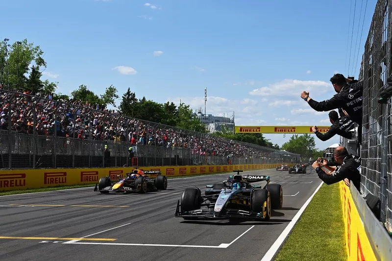 Max Verstappen, Red Bull Racing, George Russell, Mercedes