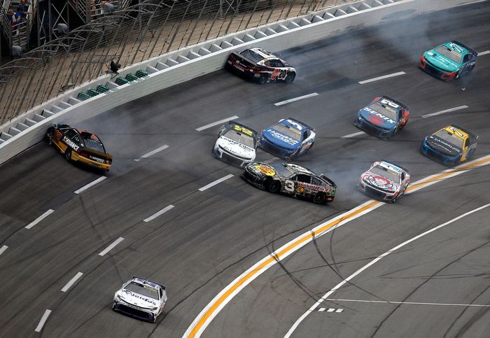 Ryan Blaney, Austin Dillon, AJ Allmendinger, Christopher Bell crash