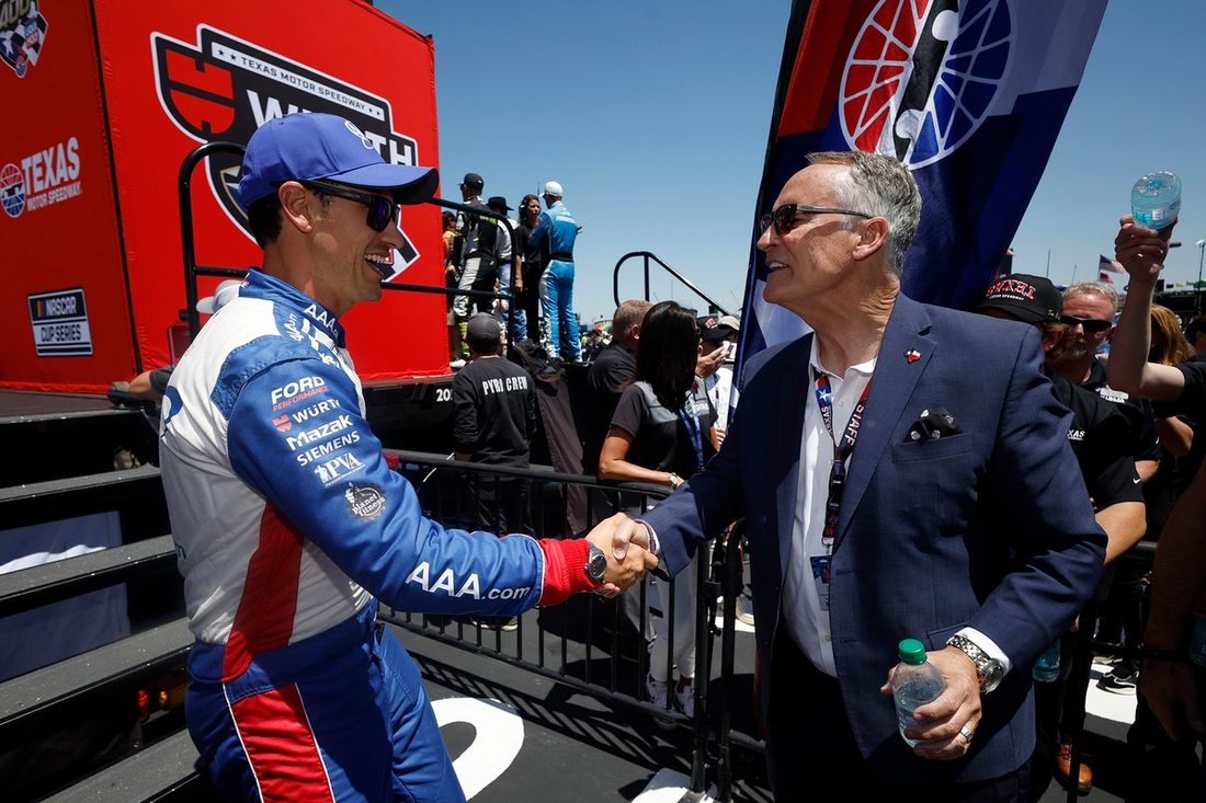 Joey Logano, Team Penske Ford, Mark Faber, Vicepresidente Ejecutivo y Director General, Texas Motor Speedway