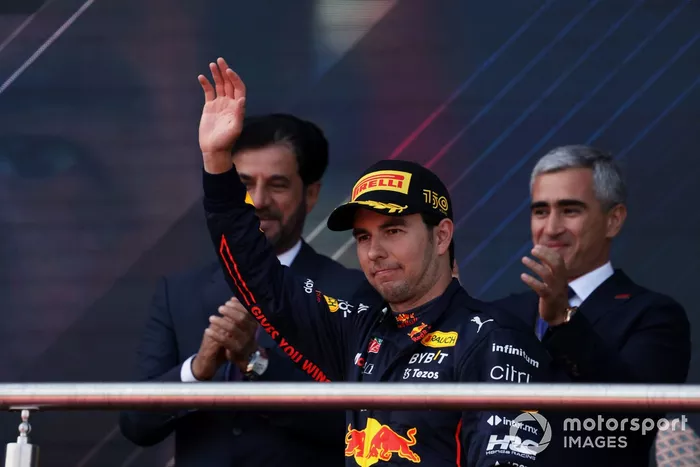 Podio: segundo lugar Sergio Pérez, Red Bull Racing
