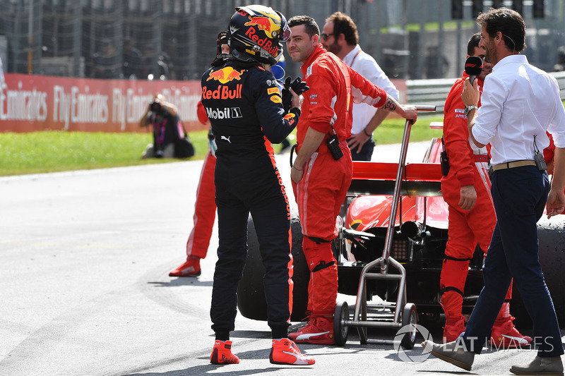 Le vainqueur Max Verstappen, Red Bull Racing dans le parc fermé