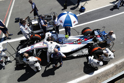 Sergey Sirotkin, Williams FW41, dans la voie des stands avant le départ