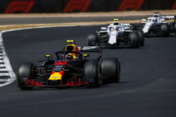Max Verstappen, Red Bull Racing RB14, devant Sergey Sirotkin, Williams FW41, et Lance Stroll, Williams FW41