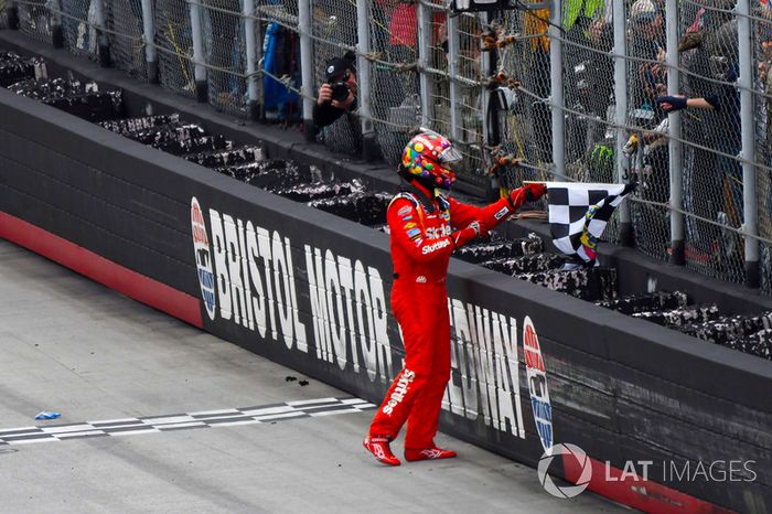 Ganador, Kyle Busch, Joe Gibbs Racing