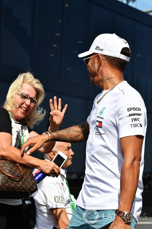 Lewis Hamilton, Mercedes-AMG F1 con fans