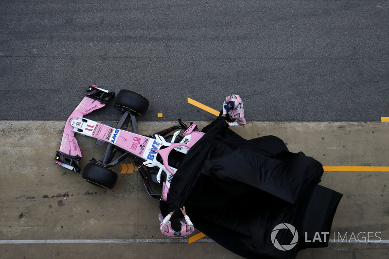 Sergio Perez, Sahara Force India et Esteban Ocon, Sahara Force India F1 dévoilent la nouvelle Sahara Force India VJM11