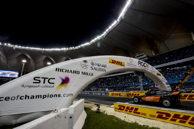 Josef Newgarden del equipo de EE.UU. conduciendo el ROC Car