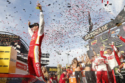 Race winner Matt Kenseth, Joe Gibbs Racing Toyota