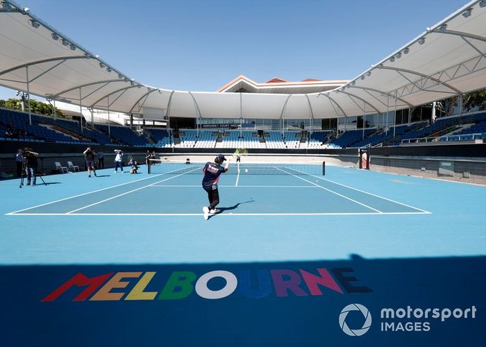 Lance Stroll, Racing Point juega al tenis con Lleyton Hewitt