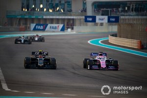 Sergio Pérez, Racing Point RP19, Kevin Magnussen, Haas F1 Team VF-19