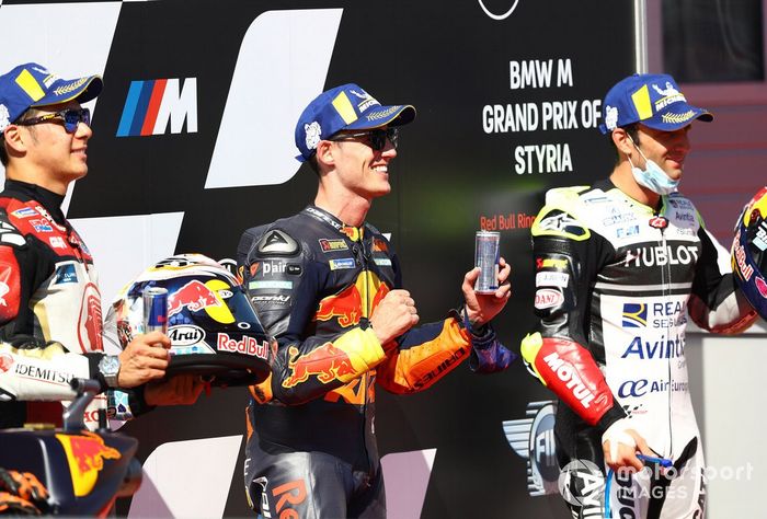 Ganador de la pole Pol Espargaró, Red Bull KTM Factory Racing, segundo Takaaki Nakagami, Team LCR Honda , tercero Johann Zarco, Avintia Racing