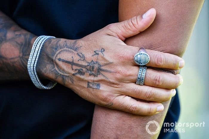 Tatuajes de Lewis Hamilton, Mercedes-AMG Petronas F1