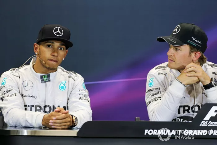 Conferencia de prensa: el ganador de la carrera Nico Rosberg, Mercedes F1, segundo lugar Lewis Hamilton, Mercedes F1 W05