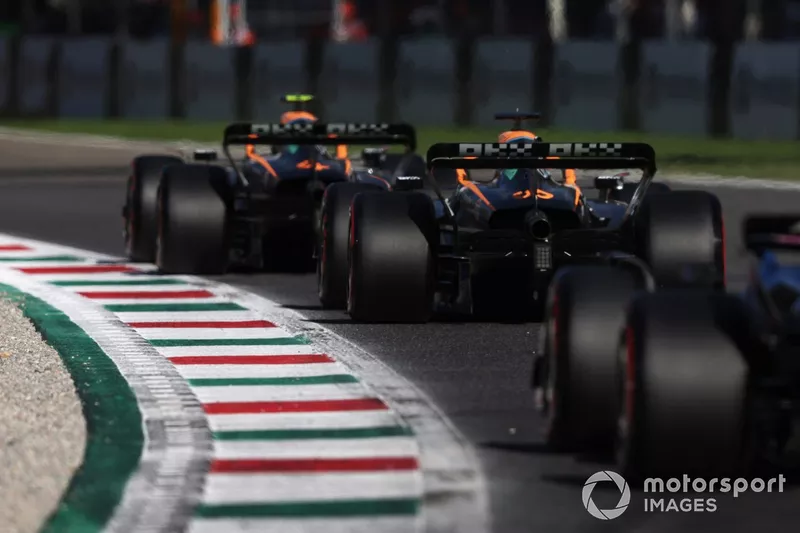 Lando Norris, McLaren MCL36, Daniel Ricciardo, McLaren MCL36