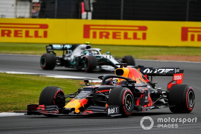 Max Verstappen, Red Bull Racing RB15, Valtteri Bottas, Mercedes AMG W10