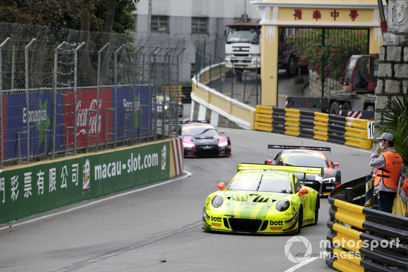 #911 Manthey-Racing Porsche 911 GT3 R: Laurens Vanthoor