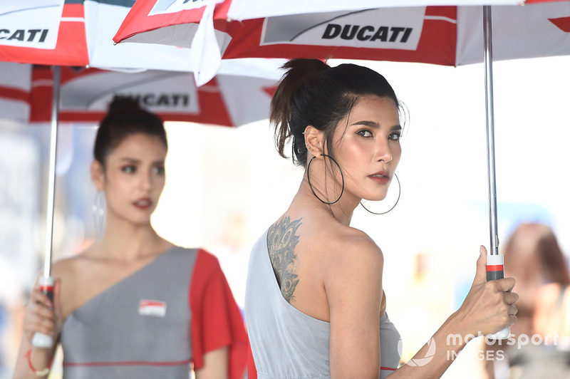 Rajtrácslányok a Thai Nagydíjról