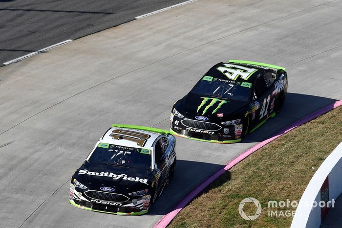 Aric Almirola, Stewart-Haas Racing, Ford Fusion Smithfield, Kurt Busch, Stewart-Haas Racing, Ford Fusion Haas Automation/Monster Energy