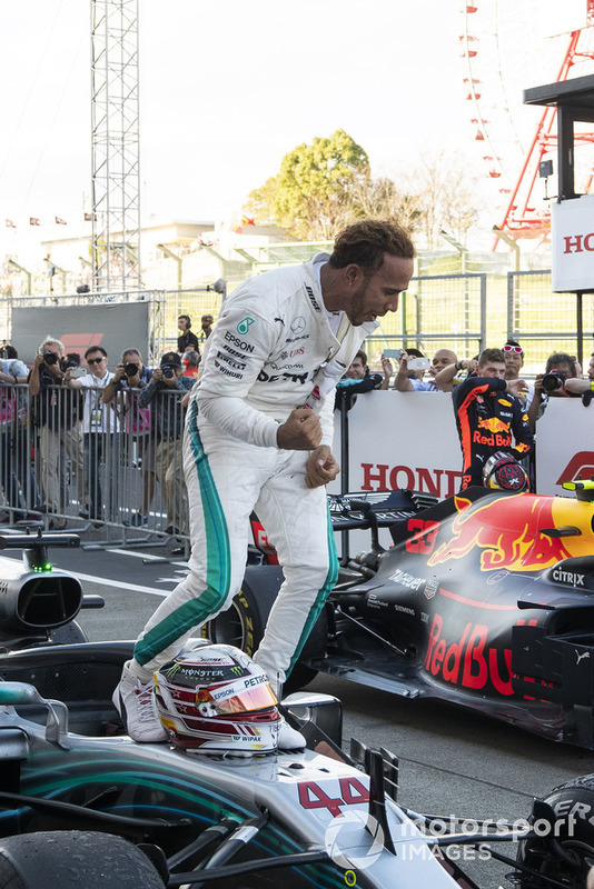 Lewis Hamilton újabb győzelme, ezúttal Szuzukában