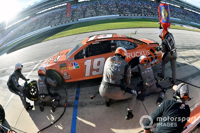 Daniel Suarez, Joe Gibbs Racing, Toyota Camry ARRIS