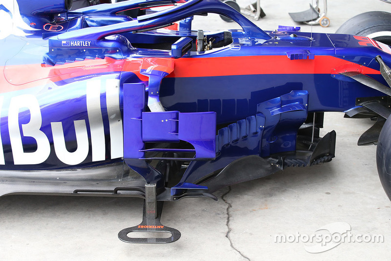Scuderia Toro Rosso STR13 bargeboard, részletek