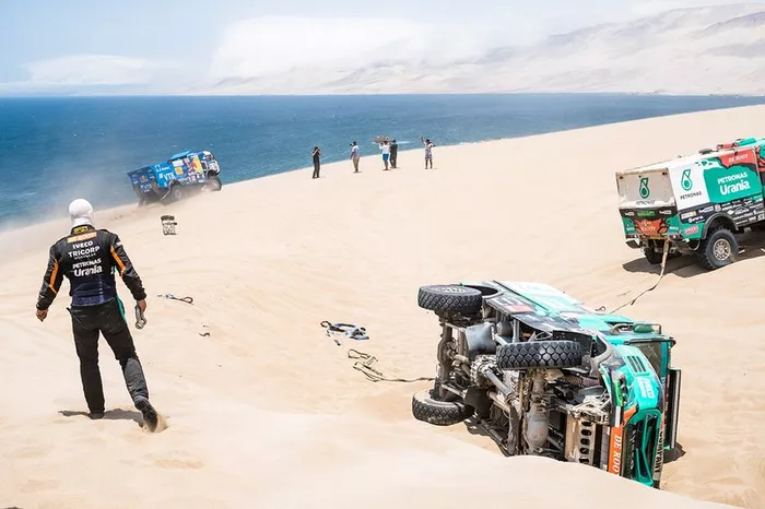 #514 Team Kamaz Master: Dmitry Sotnikov, Ilnur Mustafin, Dmitrii Nikitin