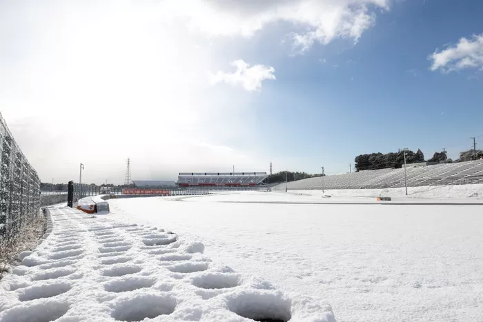 冠雪した鈴鹿サーキット