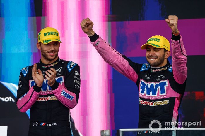 Pierre Gasly, Alpine F1 Team, 3. miejsce, Esteban Ocon, Alpine F1 Team, 2. miejsce, na podium