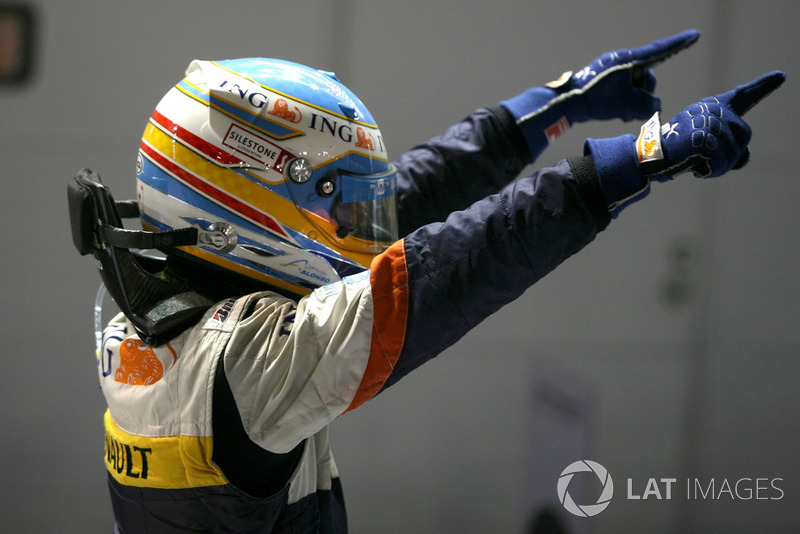 Fernando Alonso, Renault F1 Team R28 celebrates in parc ferme