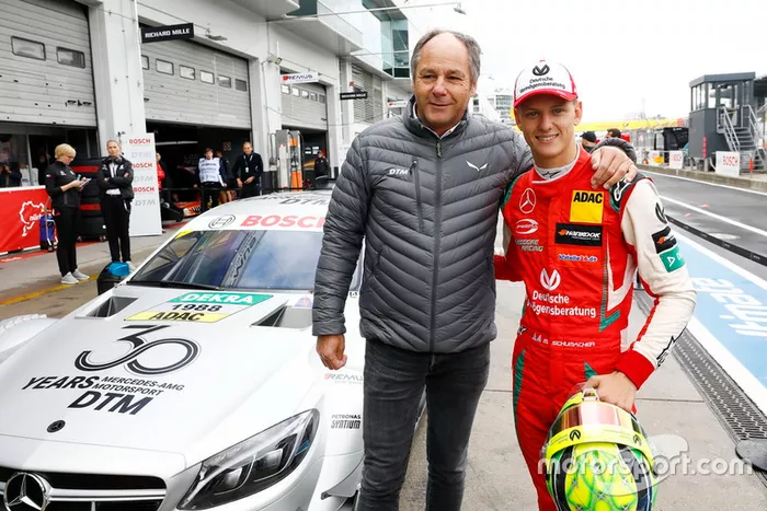 Mick Schumacher, Mercedes-AMG C63 DTM, con Gerhard Berger, Presidente ITR