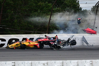 Crash: Robert Wickens, Schmidt Peterson Motorsports Honda, Ryan Hunter-Reay, Andretti Autosport Honda