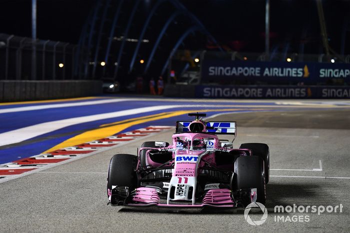 Sergio Perez, Racing Point Force India VJM11 en la parrilla