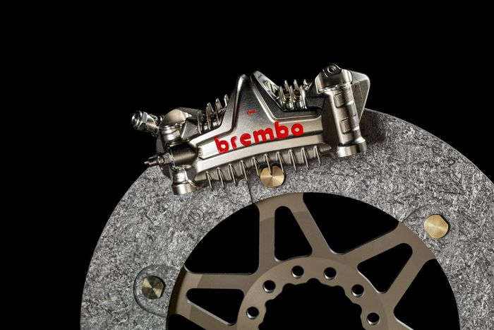 Detalle de los frenos Brembo de MotoGP