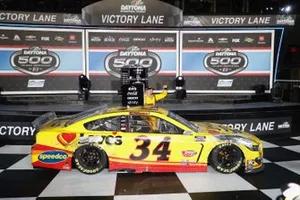Race winner Michael McDowell, Front Row Motorsports, Ford Mustang Love's Travel Stops