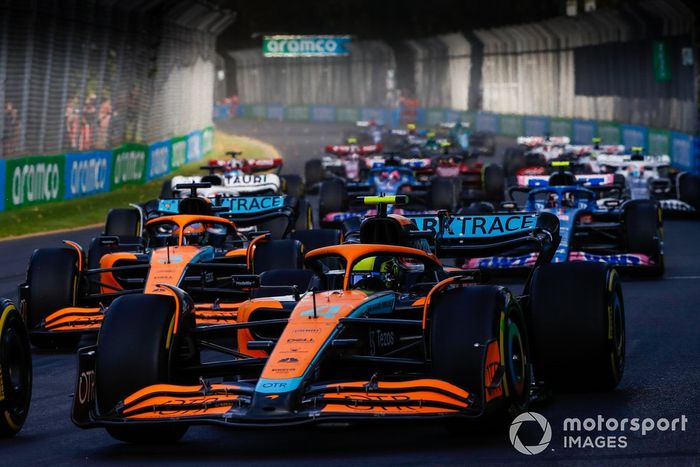 Lando Norris, McLaren MCL36, Daniel Ricciardo, McLaren MCL36, Esteban Ocon, Alpine A522