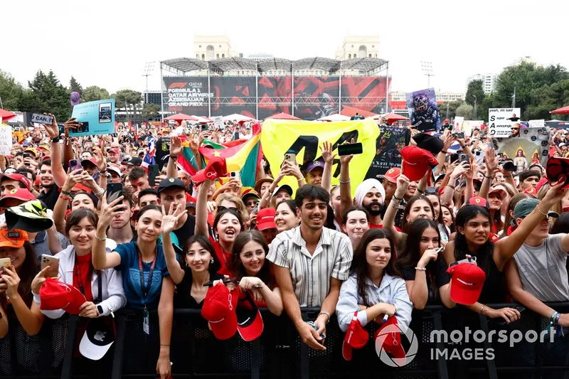 Les fans manifestent leur soutien dans le forum des fans