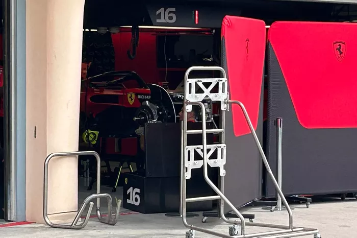 Ambiente de garaje Ferrari SF-23